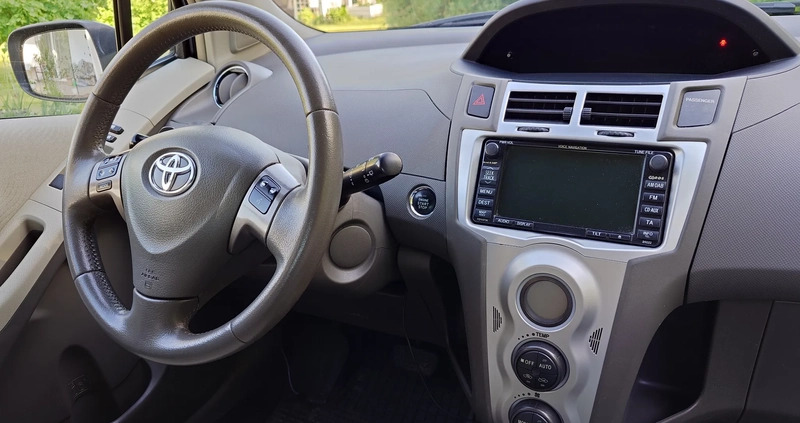 Toyota Yaris cena 23500 przebieg: 216000, rok produkcji 2009 z Międzyrzec Podlaski małe 254